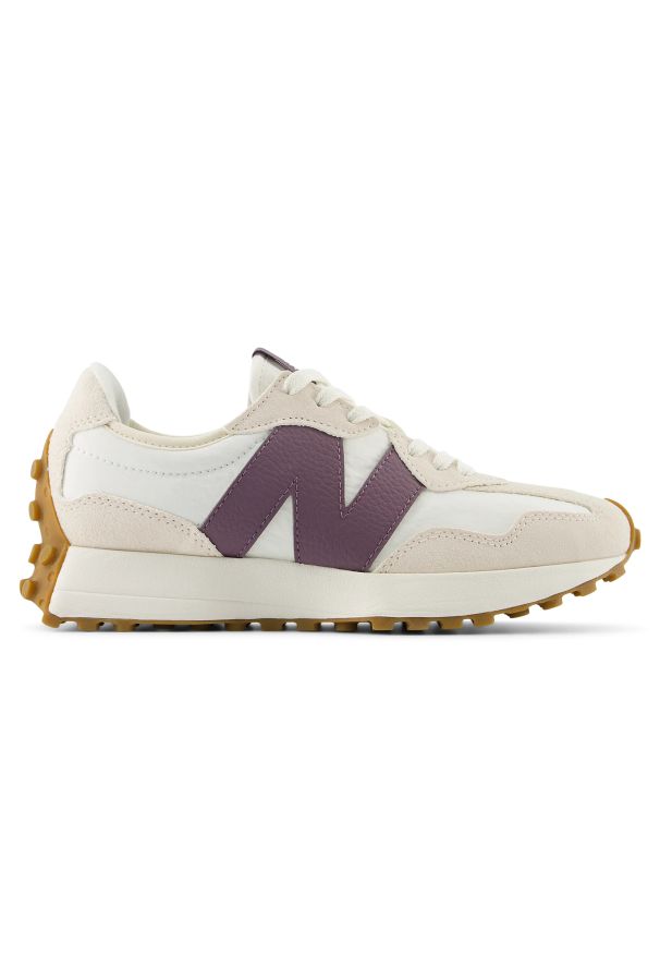 Buty damskie New Balance WS327FTC – beżowe. Okazja: na co dzień. Kolor: beżowy. Materiał: dresówka, guma, syntetyk, zamsz, materiał. Szerokość cholewki: normalna. Sezon: wiosna