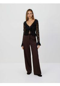 Reserved - Szerokie spodnie z kantem - brązowy. Kolor: brązowy. Materiał: wiskoza, tkanina