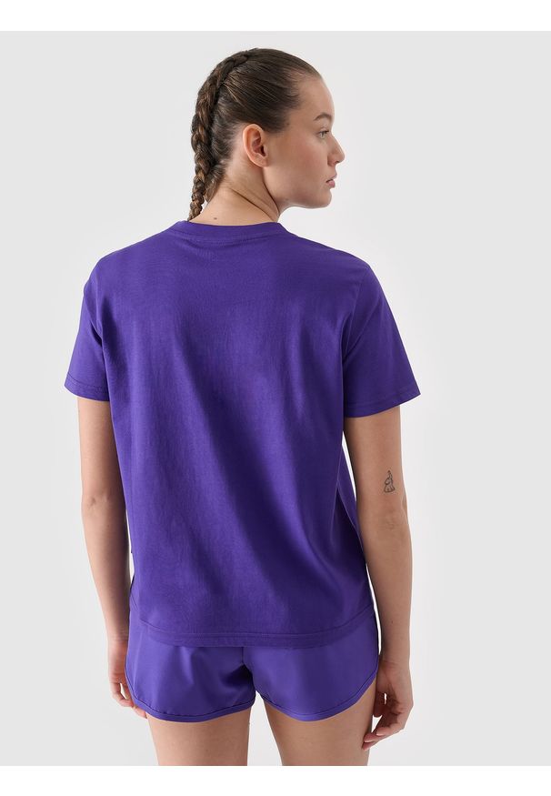 4f - 4F T-shirt regular z nadrukiem damski - fioletowy S. Okazja: na co dzień. Kolor: fioletowy. Materiał: dzianina, jersey, bawełna. Wzór: nadruk. Styl: sportowy, klasyczny, casual