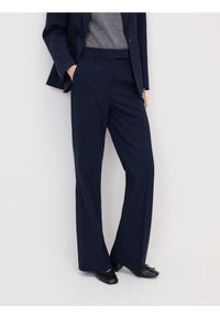 Reserved - Spodnie flare z kantem - granatowy. Kolor: niebieski. Materiał: tkanina, wiskoza #1