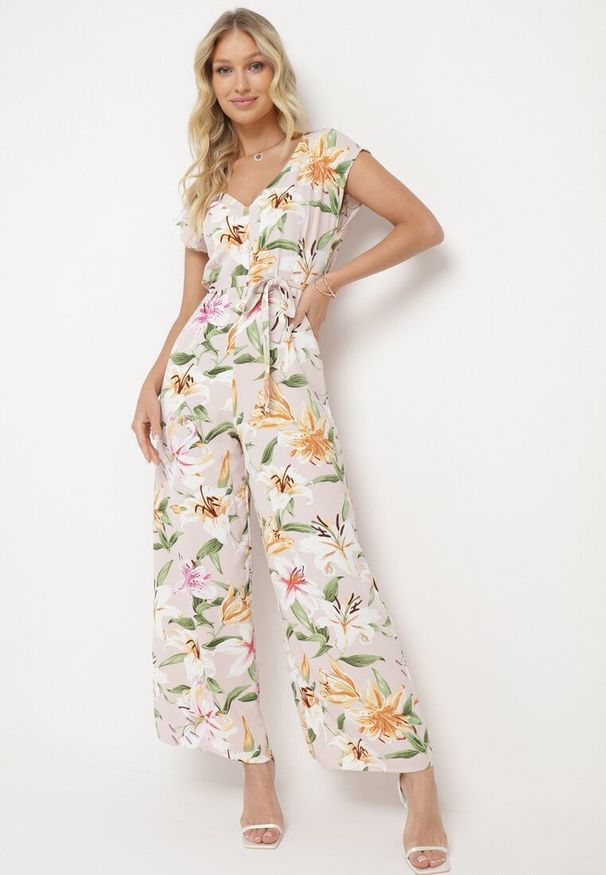 Born2be - Jasnoróżowy Kombinezon Arola. Kolor: różowy. Materiał: tkanina, materiał. Długość rękawa: na ramiączkach. Długość: długie. Wzór: aplikacja