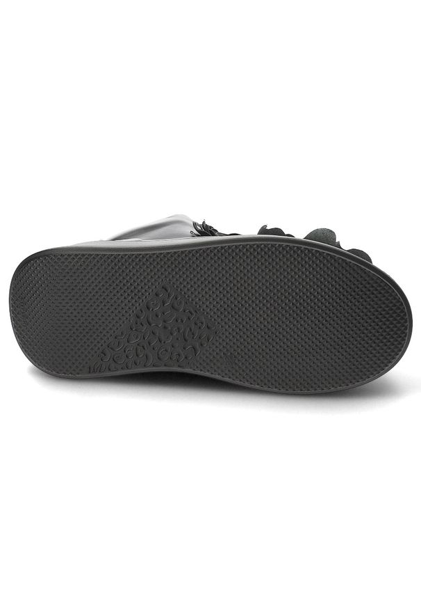 Czarne Sneakersy Carinii Modne Obuwie Damskie. Okazja: na co dzień. Kolor: czarny. Materiał: jeans. Styl: casual, elegancki, sportowy, klasyczny