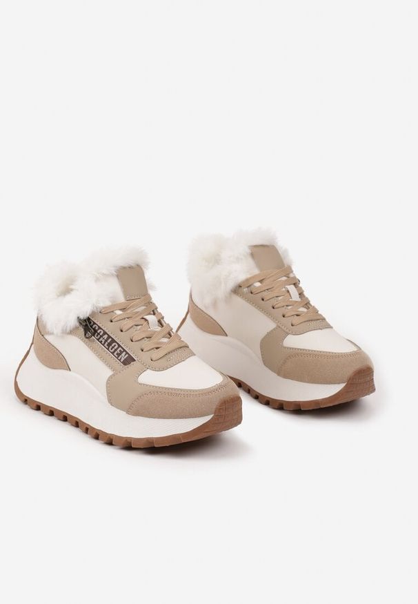 Born2be - Beżowe Sznurowane Sneakersy na Grubej Podeszwie Ozdobione Futerkiem i Napisem Zinira. Okazja: na co dzień. Kolor: beżowy. Materiał: futro. Wzór: aplikacja, napisy