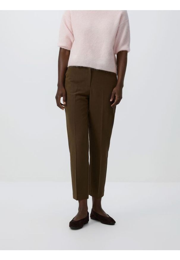Reserved - Spodnie w kant - brązowy. Kolor: brązowy. Materiał: tkanina, wiskoza