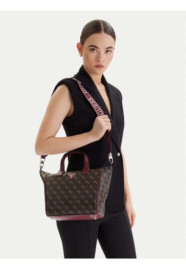 Guess Torebka Follie Travel TWLQ96 76019 Brązowy. Kolor: brązowy. Materiał: skórzane