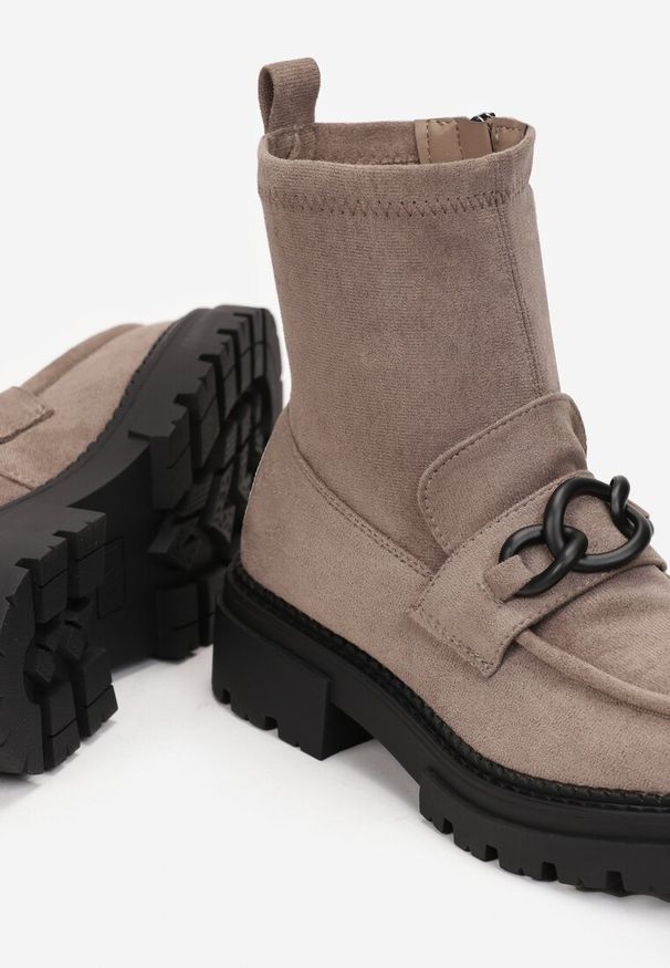 Renee - Beżowe Botki z Łańcuchem na Grubej Podeszwie Miceze. Okazja: na co dzień. Kolor: beżowy. Materiał: jeans. Wzór: aplikacja. Styl: casual, elegancki