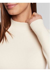 Guess Sukienka dzianinowa W3RK26 Z2YN2 Écru Slim Fit. Materiał: syntetyk