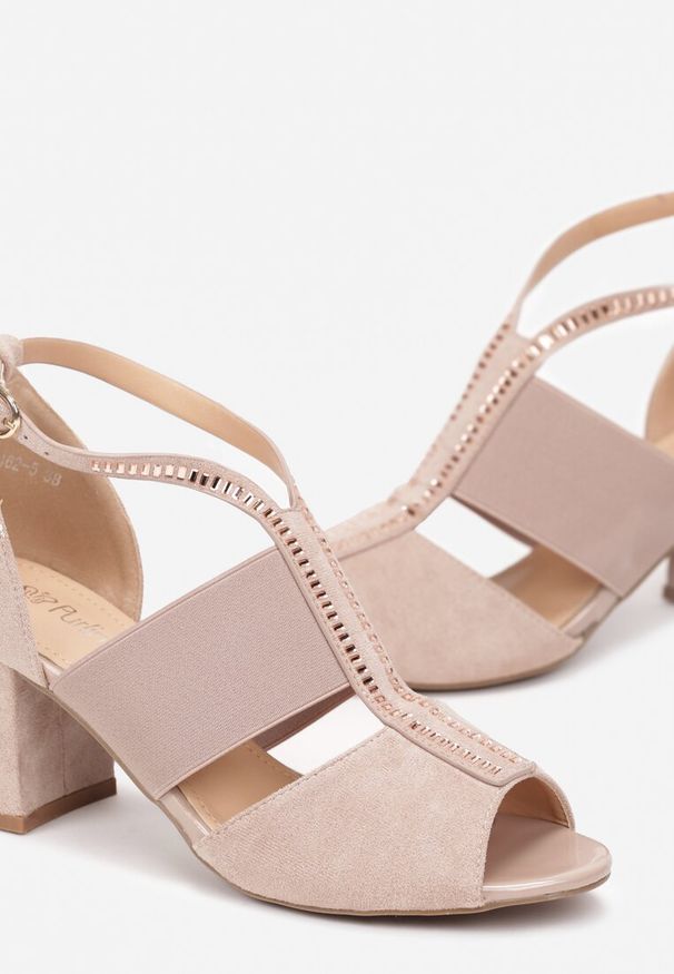 Born2be - Beżowe Sandały Peep Toe z Imitacji Zamszu Zdobione Cyrkoniami Weslie. Nosek buta: otwarty. Kolor: beżowy. Materiał: zamsz. Wzór: aplikacja
