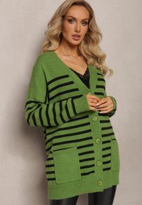 Renee - Zielony Kardigan w Paski o Wydłużonym Fasonie z Dekoltem V Zapinany na Guziki Ravime. Okazja: na co dzień. Typ kołnierza: dekolt w kształcie V. Kolor: zielony. Długość rękawa: długi rękaw. Długość: długie. Wzór: paski. Styl: casual #5
