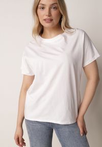 Born2be - Biały T-shirt Bawełniany Klasyczny o Fasonie Oversize z Dłuższym Tyłem Nemedora. Okazja: na co dzień. Kolor: biały. Materiał: bawełna. Długość: długie. Styl: klasyczny #4