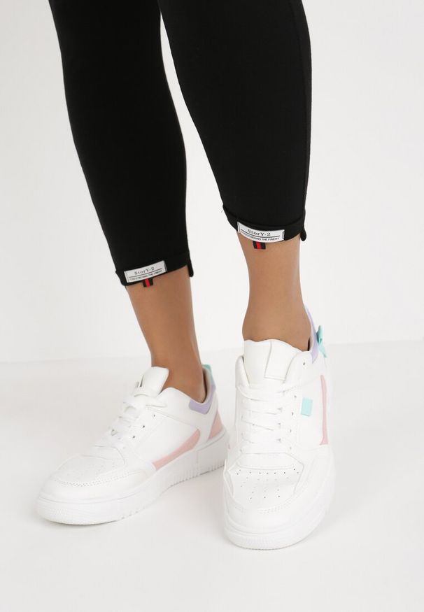 Born2be - Czarne Legginsy Pirius. Okazja: na co dzień. Stan: podwyższony. Kolor: czarny. Długość: długie. Wzór: aplikacja. Styl: sportowy, casual