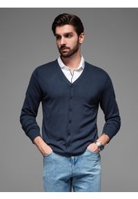 Ombre Clothing - Dzianinowy monochromatyczny męski kardigan z wiskozą – granatowy V1. Kolor: niebieski. Materiał: wiskoza, dzianina. Wzór: gładki, aplikacja. Styl: elegancki