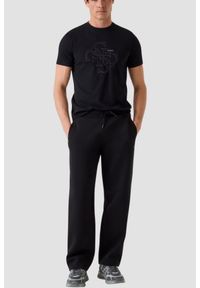 Guess - GUESS Czarny bawełniany t-shirt męski na krótki rękaw z wyszywanym logo 4G Tiberio, Rozmiar XXL. Okazja: na co dzień. Kolor: czarny. Materiał: bawełna. Długość rękawa: krótki rękaw. Długość: krótkie. Styl: elegancki, casual #3