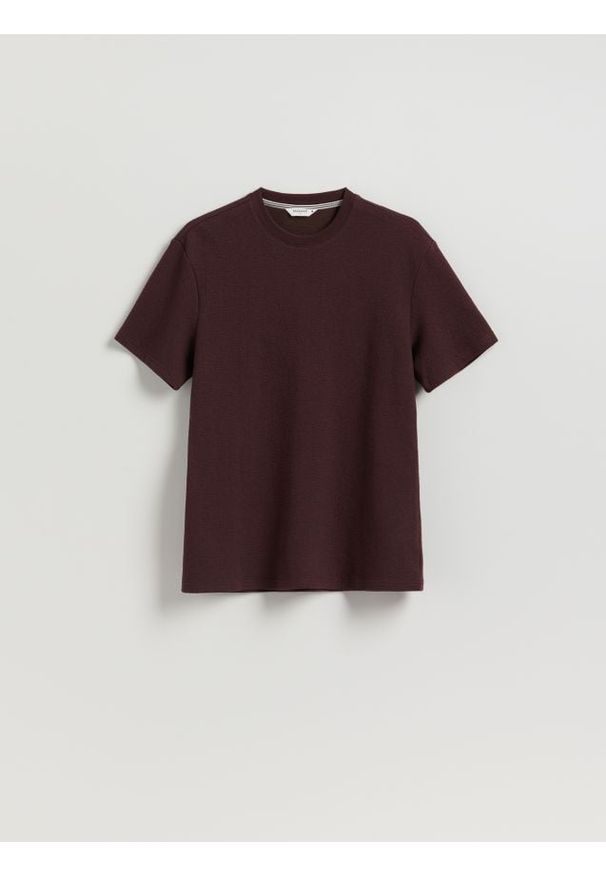 Reserved - Strukturalny t-shirt comfort fit - brązowy. Kolor: brązowy. Materiał: bawełna, dzianina