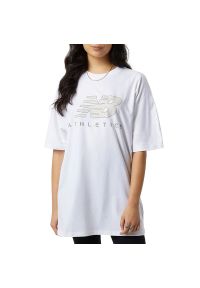 Koszulka New Balance WT23503WT - biała. Kolor: biały. Materiał: bawełna. Długość rękawa: krótki rękaw. Długość: krótkie. Wzór: aplikacja #1