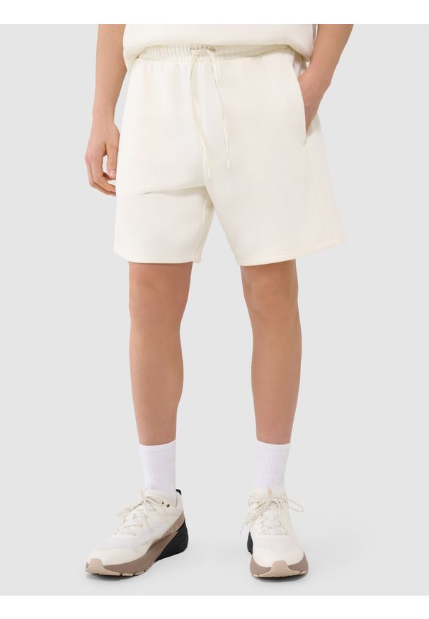 4f - 4F Spodenki dresowe męskie - białe S. Kolor: biały. Materiał: dresówka. Długość: krótkie. Wzór: gładki, ze splotem