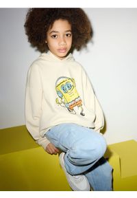Reserved - Bluza oversize SpongeBob - kremowy. Kolor: kremowy. Materiał: bawełna, dzianina #1