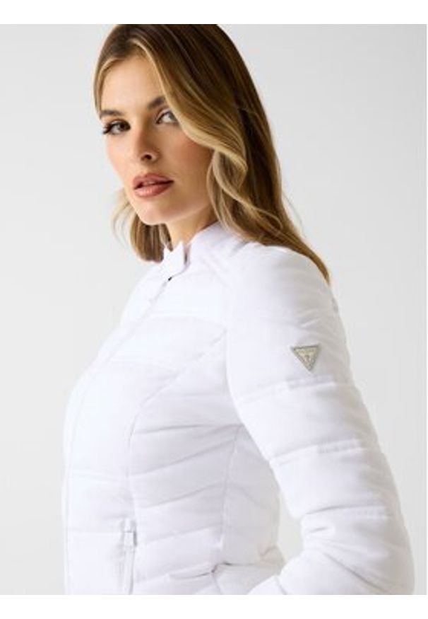 Guess Kurtka przejściowa W6RL02 WJ492 Biały Regular Fit. Kolor: biały. Materiał: syntetyk