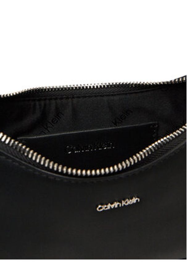 Calvin Klein Torebka Ck Must Small Shoulder Bag LV04F3096G Czarny. Kolor: czarny. Materiał: skórzane