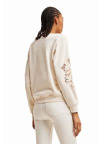 Desigual bluza bawełniana x Disney damska kolor biały z kapturem wzorzysta. Typ kołnierza: kaptur. Kolor: biały. Materiał: bawełna. Długość rękawa: długi rękaw. Długość: długie. Wzór: motyw z bajki #5