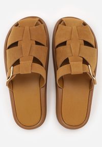 Born2be - Brązowe Klapki z Paskami i Kwadratową Sprzączką Olyndar. Okazja: na co dzień. Kolor: brązowy. Materiał: jeans. Sezon: lato. Styl: casual #2