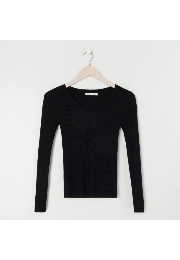 Sinsay - Sweter w prążki - Czarny. Kolor: czarny. Materiał: prążkowany. Wzór: prążki