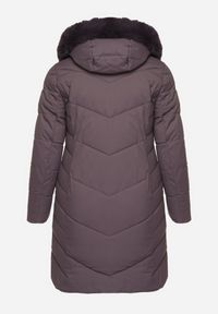 Born2be - Fioletowa Długa Pikowana Kurtka z Kapturem i Odpinanym Kołnierzem Zerizia. Okazja: na co dzień. Typ kołnierza: kaptur. Kolor: fioletowy. Materiał: jeans. Długość: długie. Sezon: jesień, zima. Styl: elegancki, casual #4
