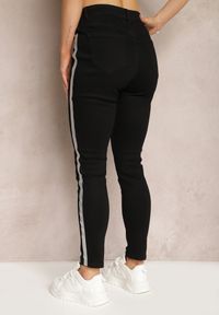 Renee - Czarne Skinny Jeansy Regular Waist z Ozdobnymi Paskami Brokatowymi Nelti. Okazja: na co dzień. Kolekcja: plus size. Kolor: czarny. Wzór: paski. Styl: klasyczny, casual, elegancki #3