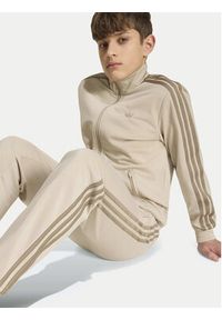 Adidas - adidas Spodnie dresowe Firebird HZ6652 Beżowy jasny Regular Fit. Kolor: beżowy. Materiał: syntetyk #4