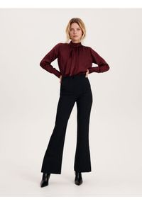 Reserved - Satynowa bluzka z wiązaniem - burgundowy. Kolor: czerwony. Materiał: satyna #1