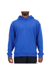 Bluza New Balance MT41534BUL - niebieska. Okazja: na co dzień. Typ kołnierza: kaptur. Kolor: niebieski. Materiał: bawełna. Styl: casual #1