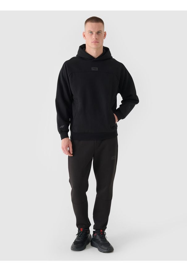 4f - 4F Bluza dresowa nierozpinana z kapturem męska 4F x Robert Lewandowski - czarna M. Okazja: na co dzień. Typ kołnierza: kaptur. Kolor: czarny. Materiał: dresówka. Długość rękawa: raglanowy rękaw. Wzór: aplikacja, gładki, ze splotem. Styl: sportowy, casual