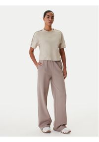 Guess T-Shirt V3RI08 I3Z14 Beżowy Regular Fit. Kolor: beżowy. Materiał: bawełna #4