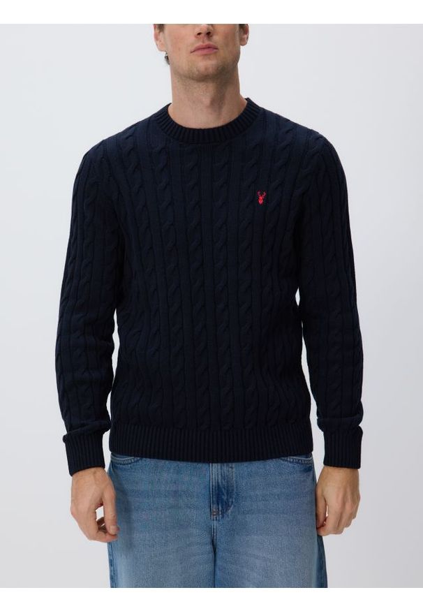 Reserved - Sweter ze świątecznym wzorem - granatowy. Kolor: niebieski. Materiał: dzianina, bawełna. Styl: wizytowy