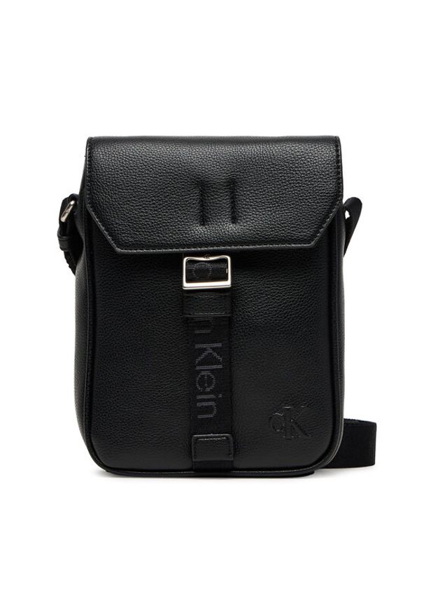 Calvin Klein Saszetka Cargo Flap Reporter LV04D3131G Czarny. Kolor: czarny. Materiał: skóra