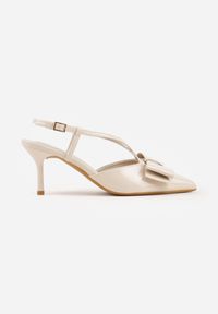 Renee - Beżowe Szpilki VICES z Aplikacją w Kształcie Kokardy Evithe. Nosek buta: szpiczasty. Zapięcie: sprzączka. Kolor: beżowy. Materiał: skóra, lakier. Wzór: aplikacja. Sezon: lato. Obcas: na szpilce. Wysokość obcasa: średni #8