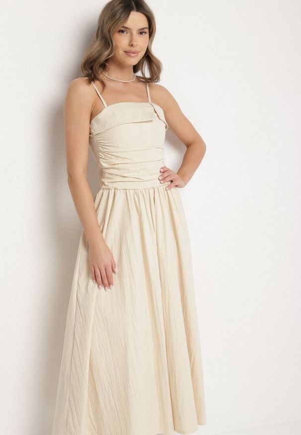 Born2be - Beżowa Wiskozowa Sukienka z Bawełną z Zakładką Atenavia. Okazja: na co dzień. Kolor: beżowy. Materiał: wiskoza, bawełna. Długość rękawa: na ramiączkach. Typ sukienki: proste. Styl: casual, elegancki, klasyczny