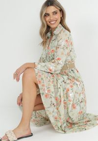 Born2be - Miętowa Rozkloszowana Sukienka Maxi z Kołnierzykiem i Plecionym Paskiem Celline. Kolor: miętowy. Wzór: nadruk, aplikacja, kwiaty. Typ sukienki: kopertowe. Długość: maxi #4