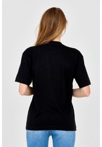 Juicy Couture - JUICY COUTURE Czarny t-shirt damski Amanza. Kolor: czarny. Materiał: bawełna #5