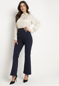 Born2be - Granatowo-Beżowy Elegancki Kombinezon z Koszulową Górą z Wiązaniem i Ozdobnymi Guzikami Noriti. Okazja: na co dzień, na spotkanie biznesowe, do pracy. Kolor: niebieski. Materiał: skóra. Długość rękawa: długi rękaw. Długość: długie. Styl: elegancki #1