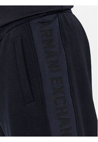 Armani Exchange Szorty sportowe 3DZSLA ZJLGZ 1583 Granatowy Regular Fit. Kolor: niebieski. Materiał: bawełna, syntetyk. Styl: sportowy #4