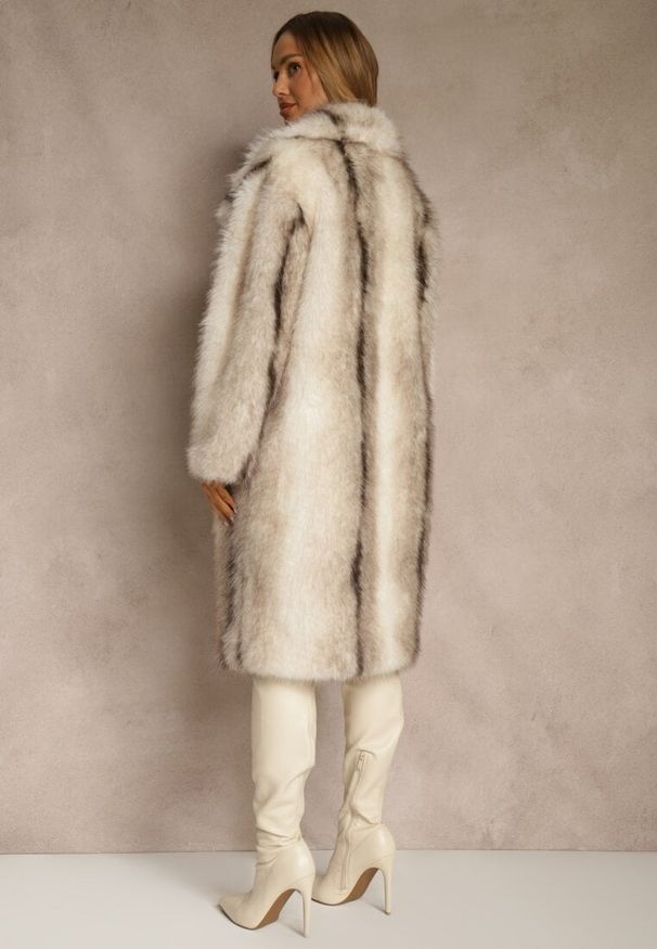 Renee - Biały Płaszcz Futerko o Prostym Kroju z Szerokim Kołnierzem Ezilana. Kolor: biały. Materiał: futro. Styl: elegancki