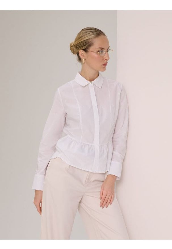 Sinsay - Koszula z krytą plisą i falbaną - biały. Kolor: biały