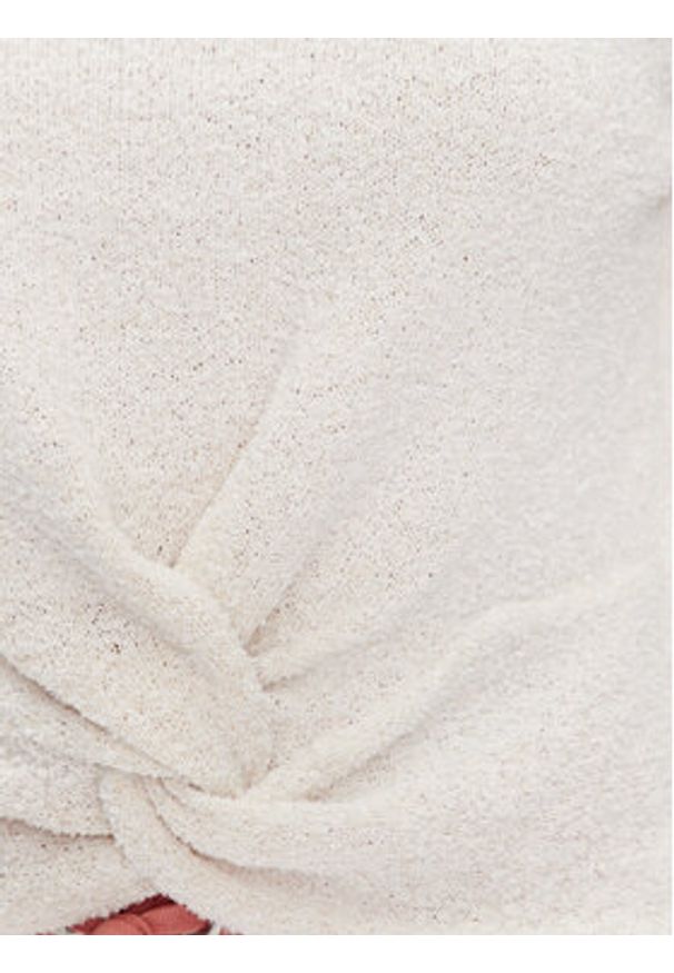 Mustang Sweter Carla 1013602 Écru Regular Fit. Materiał: syntetyk, bawełna