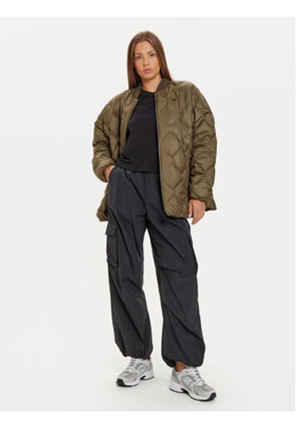 New Balance Spodnie dresowe WP43534 Czarny Relaxed Fit. Kolor: czarny. Materiał: syntetyk