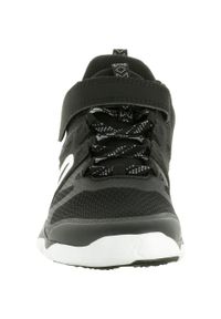 Decathlon - Buty sportowe dla dzieci Newfeel PW 540 JR. Zapięcie: rzepy. Kolor: szary, wielokolorowy, czarny. Materiał: kauczuk, materiał, tkanina