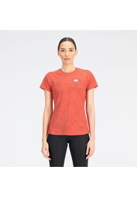 Koszulka damska New Balance WT33281ASU – pomarańczowa. Kolor: pomarańczowy. Materiał: poliester, materiał. Sezon: lato. Sport: bieganie, fitness