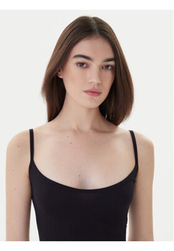 Guess Sukienka letnia O5GK10 KCDA2 Czarny Regular Fit. Kolor: czarny. Materiał: syntetyk. Sezon: lato