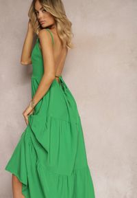 Renee - Zielona Sukienka o Rozkloszowanym Fasonie Wiązana i Wykończona Gumką z Tyłu Hililena. Okazja: na co dzień. Kolor: zielony. Styl: elegancki, casual