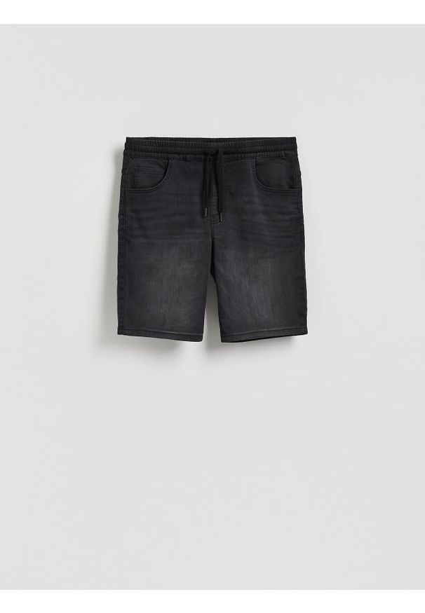 Reserved - Jeansowe szorty jogger - czarny. Kolor: czarny. Materiał: jeans